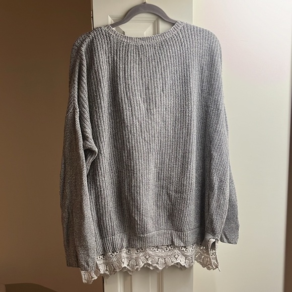 Grey sweater with lace trim - Picture 4 of 6